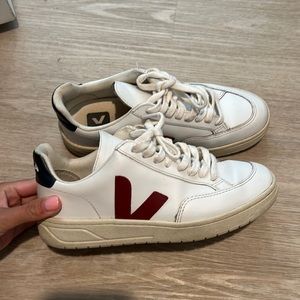 Veja unisex sneaker. Womens 7, mens 5.